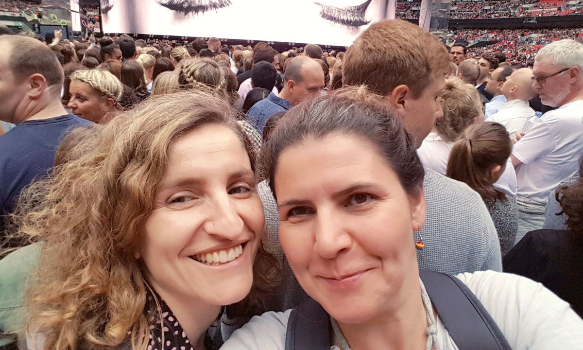 Music fans Abby Mangold & Jess Mangold